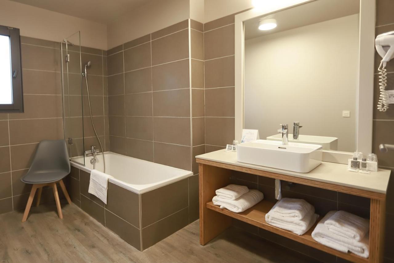Hotel Antares & Spa Ла-Ривьер-Сен-Совёр Экстерьер фото